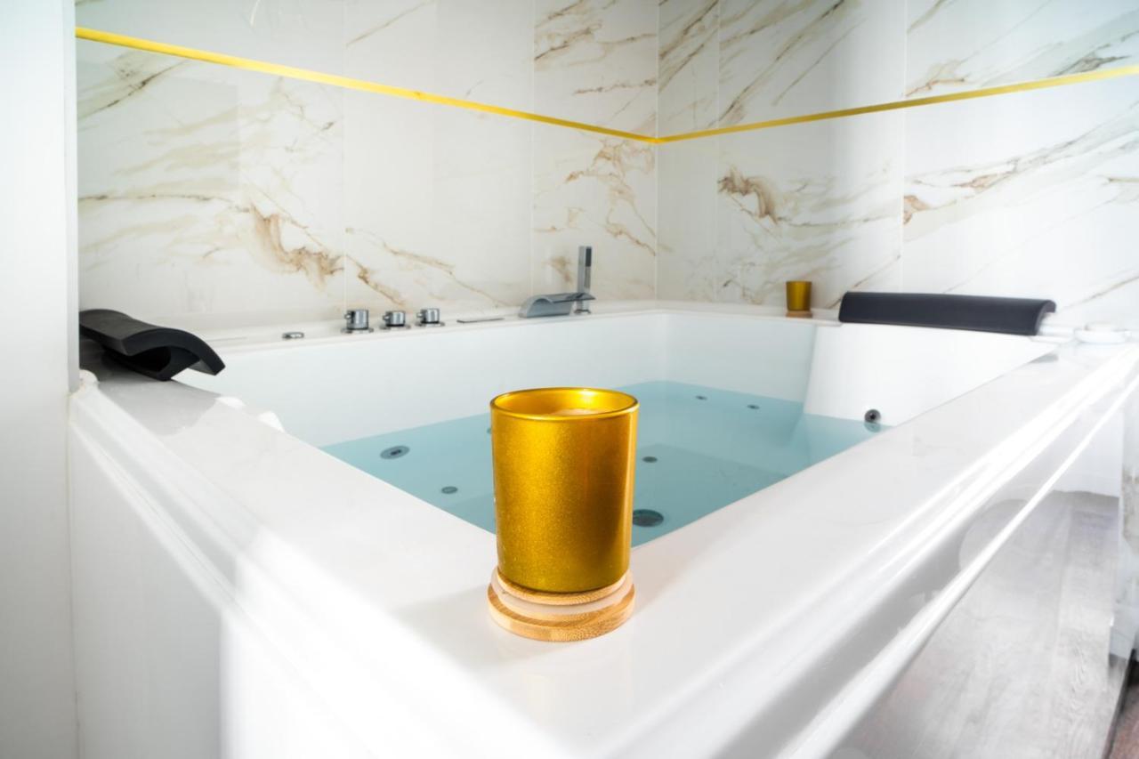 Suite L'Eclipse Paris, Logement Avec Jacuzzi, A 10 Minutes Des Champs Elysees Levallois-Perret Eksteriør bilde